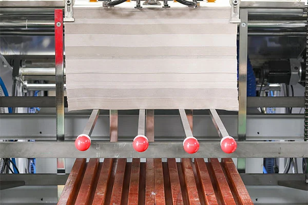 Hva gjør intelligent laminering til et mer bærekraftig valg for utskriftsetterbehandling?